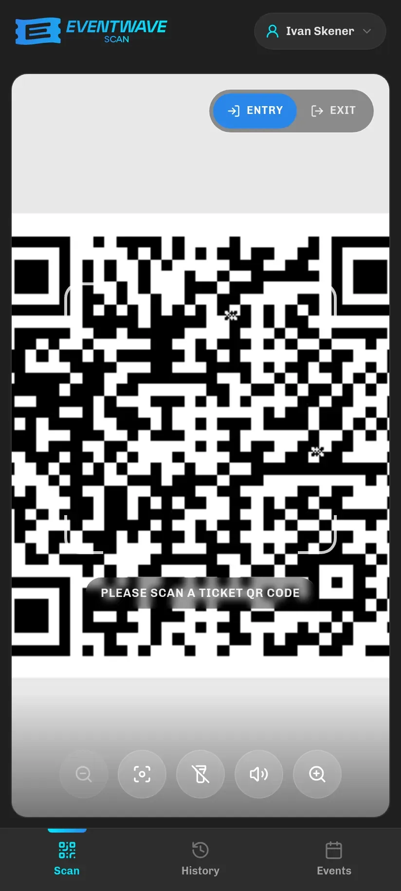 Scan screen: camera with a frame for the QR code